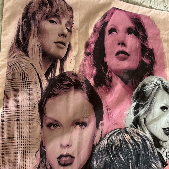 Taylor Swift 2023 Eras Tour Official Canvas Tapestry - Picture 4 of 7